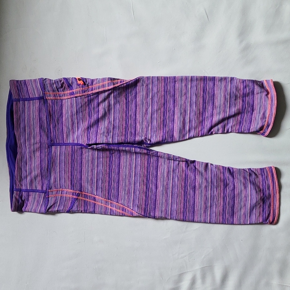 Lululemon Crops, Size 4, Space dye